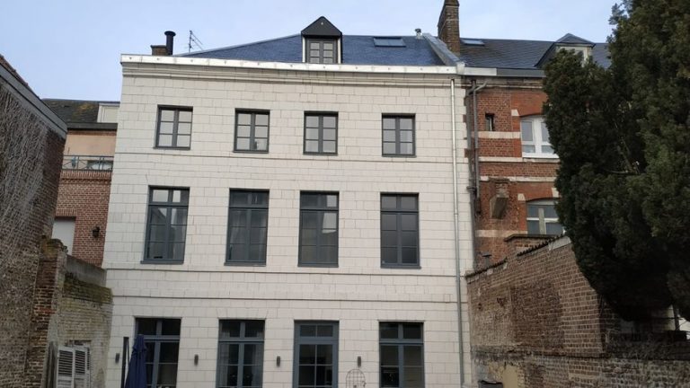 Rénovation complète de l'extérieur d'une maison à Arras